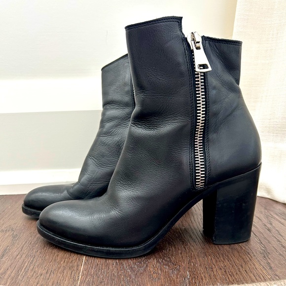 STRATEGIA Black Leather Ankle Booties - Size 39. - Picture 2 of 4